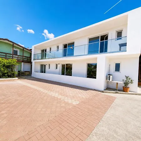 ゲストハウス Casa Bucuria