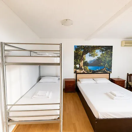 Casa Bucuria ゲストハウス 3*