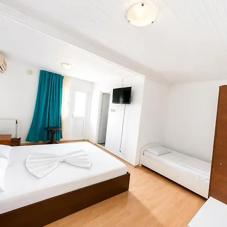 Casa Bucuria 3* コスティネシュティ